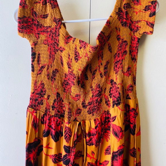 Cute women’s floral jumpsuit 🌺 - Picture 9 of 9